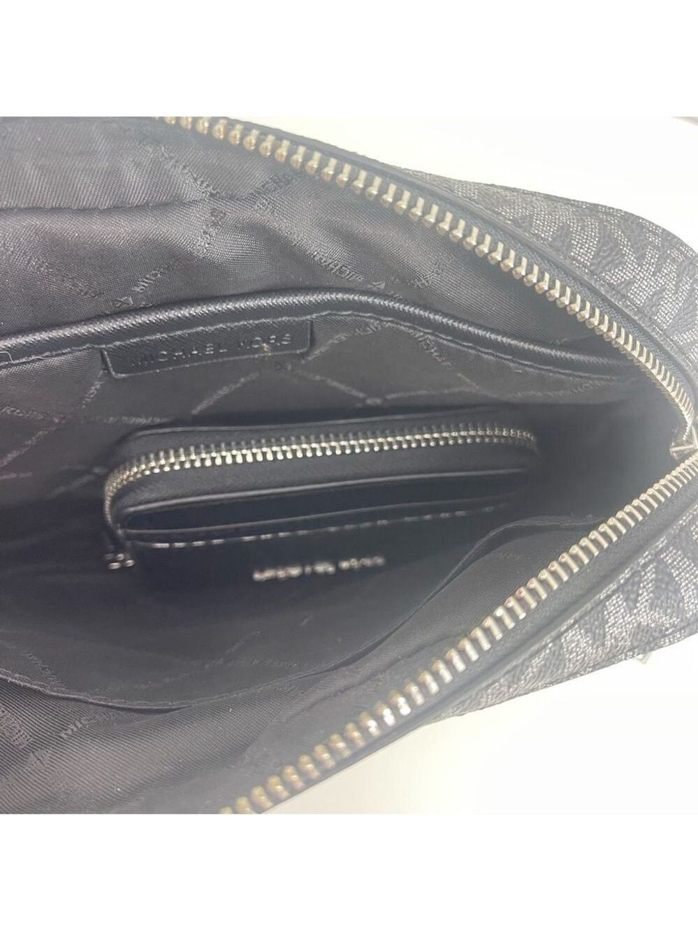 Michael Kors Chain Crossbody With Matching Wallet Set Silver Black Metallic Logo - Picture 5 of 10